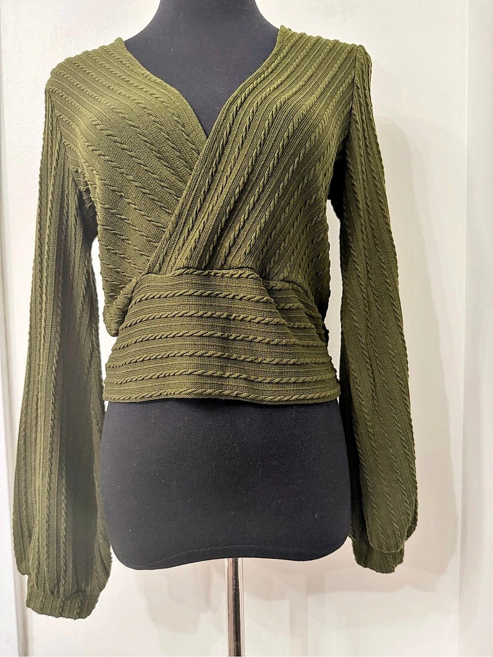 ZAFUL Olive V-Neck Long Sleeve Crop Top Size Medium